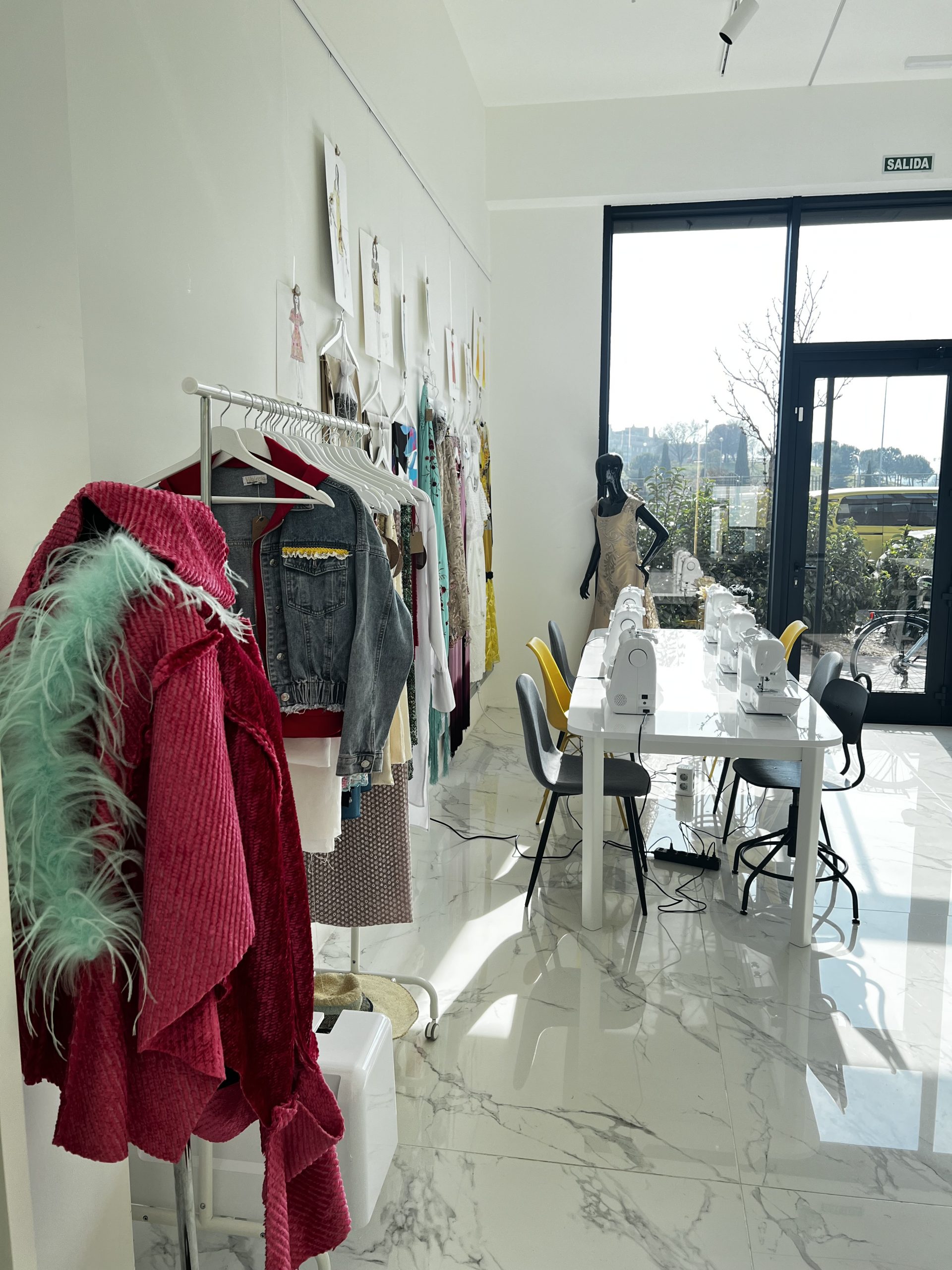 Vikileria-Revive_clases-de-costura-Madrid_atelier-de-costura_corte-y-confeccion_costura-creativa_1