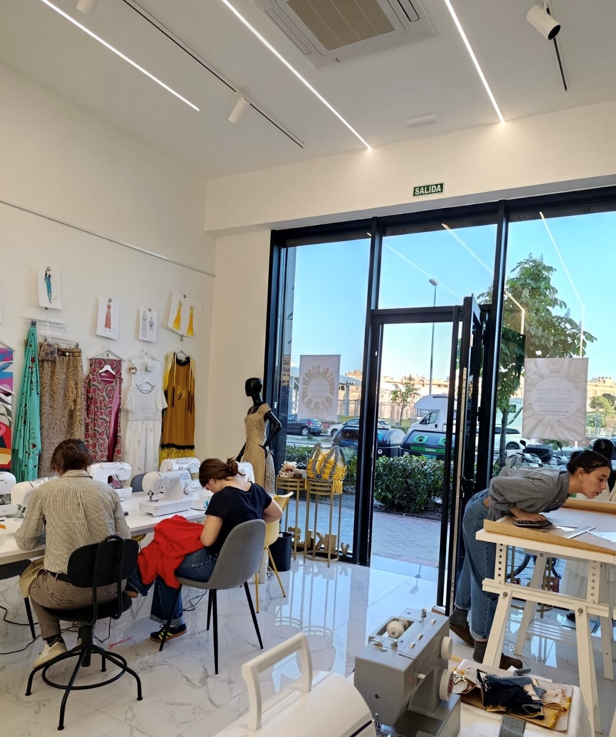 Vikileria-Revive_clases-de-costura-Madrid_atelier-de-costura_corte-y-confeccion_clases-de-costura-en-familia_4